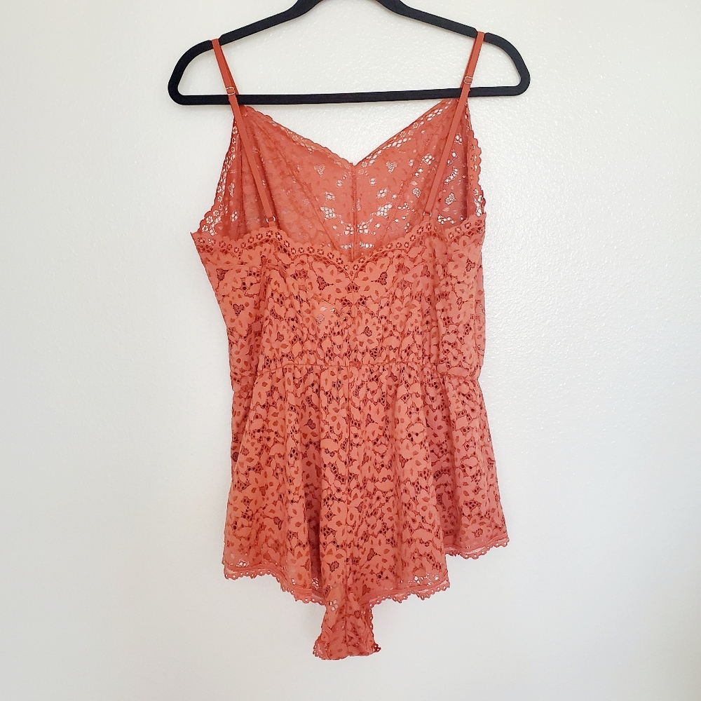 VS lace romper - Picture 3 of 7